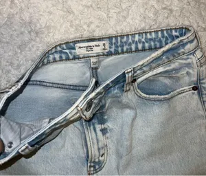 Abercrombie and Fitch Curve Love Light Wash The Mom High Rise Jean size 8 / 29 thumbnail 5