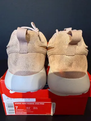Nike Women’s Nine Roshie One PRM thumbnail 4