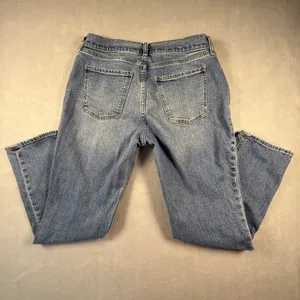 Old Navy Mid-Rise Boyfriend Jeans Medium Wash Blue Denim Women Size 4 thumbnail 4