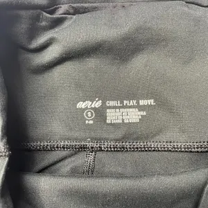 Aerie Cropped Black Leggings thumbnail 5