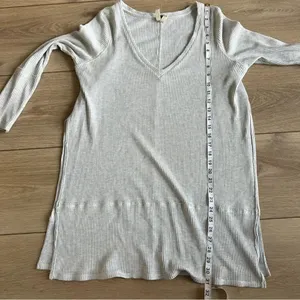 We the Free Split Side Tuesday Tunic V-Neck Knit Top Size Large Light Grey thumbnail 11