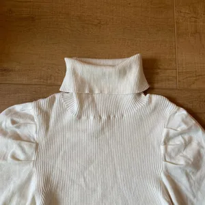 Anthropologie Size medium white balloon sleeve Bodycon mock neck top thumbnail 2