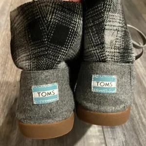 TOMS Gray Plaid Lace Up Flat Booties thumbnail 5