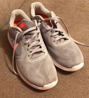 Nike shoes thumbnail 1