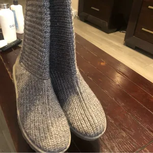 UGG Classic Cardy knitted sweater 3 button fold over boots.Silver color. Size: 8 thumbnail 9