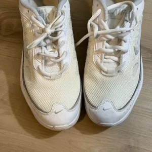 Nike Air Max AP Sneakers Womens 8 White Silver CU4870-102 Running Shoes Gym thumbnail 6
