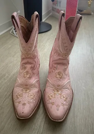 Pink floral cowgirl boots thumbnail 1