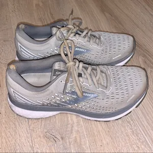 Brooks ghost Grey woman’s 7.5 running shoes thumbnail 5