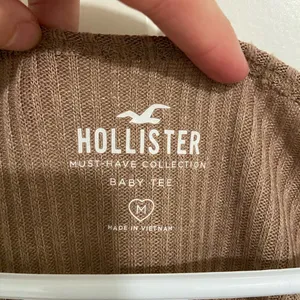 EUC Hollister women’s tan knit baby tee v-neck ruched crop long sleeve‎ top thumbnail 5