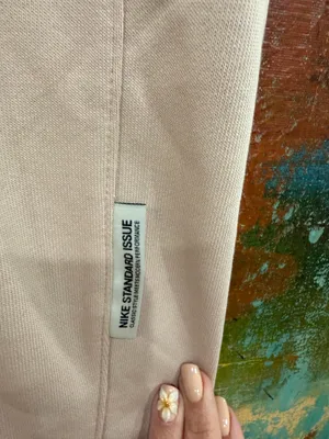 Women’s Nike Joggers size medium  thumbnail 3