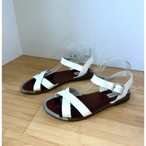 Steve Madden Bayle-R White Sandals Vegan Leather Silver Hardware Size 9.5 thumbnail 3
