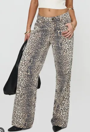 Urban Outfitters Cheetah print jeans thumbnail 1