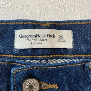 Abercrombie & Fitch Low Rise Mini Denim Shorts Size 25 Dark Wash Y2K thumbnail 4