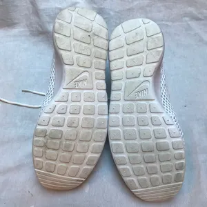 NIke Sneakers White Size 7 thumbnail 7
