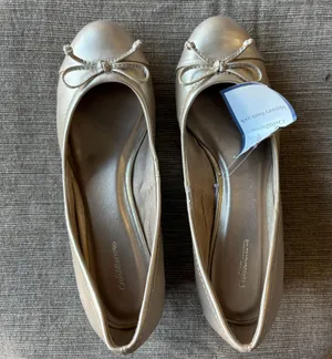 Croft & Barrow Women’s Gold Close-Toed Wedge thumbnail 1