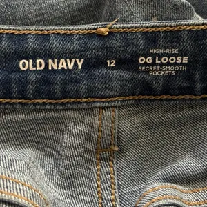 Old Navy Size 12 OG Loose Jeans High Rise Courtney Wash thumbnail 3