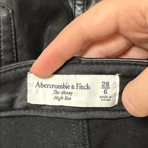 Abercrombie & Fitch Black The Skinny High Rise Faux Leather Jeans size 28 thumbnail 10