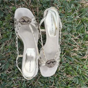 Vintage Y2K Bandolino Gold Slingback Heels Rhinestone Detail Sz 7 thumbnail 5