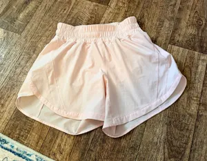 Lululemon Shorts size 4 in color milkshake thumbnail 1