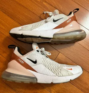 Nike Air Max 270 Shoes thumbnail 1