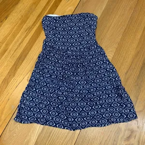 Abercrombie & Fitch Navy Blue White Floral Strapless Smocked Mini‎ Dress Small thumbnail 1