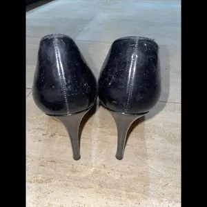 LK Bennett Shilo‎ Black Patent Round Toe Pump Heels Women's Size 39 thumbnail 4