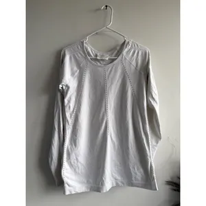 Athleta White Long Sleeve Pointelle Mesh Seamless Training Top S 211280002‎ thumbnail 2