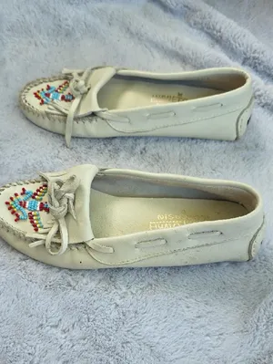 Minnetonka Thunderbird Beaded Leather Fringe Moccasins Ivory 8 thumbnail 5