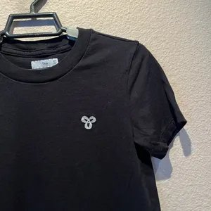 Aritzia TNA Women’s Black TNA Logo Tee Shirt Size XXS thumbnail 4