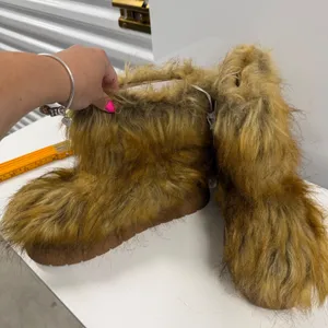 Brown Faux Fur Shaggy Platform Boots Size 10 Winter Snow Yeti Cozy Y2K Style thumbnail 2