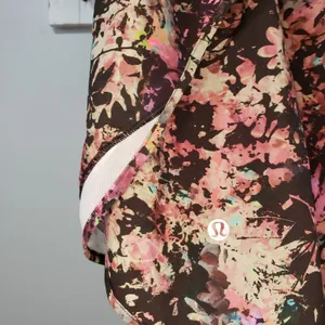 Lululemon Hotty Hot High Rise Skirt Womens 4 Stencil Blossom Running EUC thumbnail 4