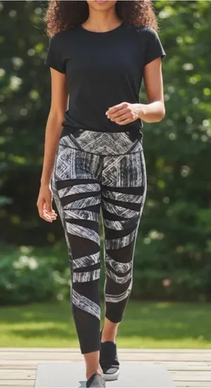 Women's Lululemon Leggings Size S Black White Patterned Athletic Pants thumbnail 1