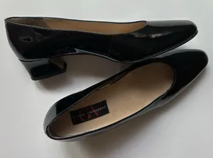 Gloria Vanderbilt Patent Leather heels. Size 7. Worn 3x. Great condition. thumbnail 1