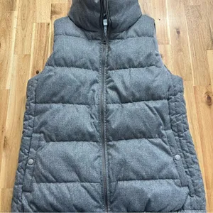 Old Navy Gray Quilted Puffer Vest Women’s Size S thumbnail 1