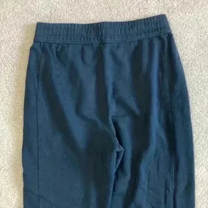 ⭐️ Fabletics black high rise sweatpants in size medium thumbnail 5