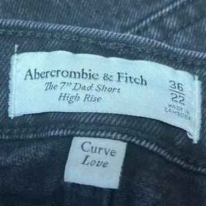 Abercrombie & Fitch The 7" Dad Womens' Black High Rise Denim Jean Shorts Size 36 thumbnail 4