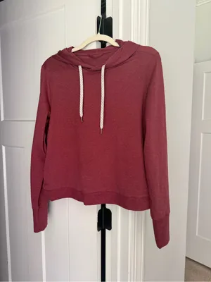 Vuori Women's Halo Essential Hoodie burgundy red long sleeve stretch thumbnail 2