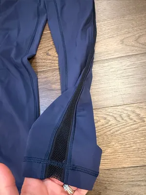 Lululemon Navy Blue Women’s Mesh Side Leggings Size 4 - C11-516 thumbnail 2