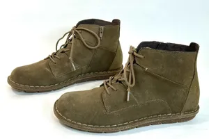 Clarks Tamitha Key Olive Suede Ankle Boots Side Zip Lace up size 7.5 NWOT thumbnail 1