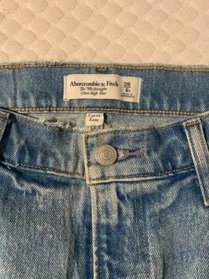 Abercrombie High-Rise Jeans thumbnail 4