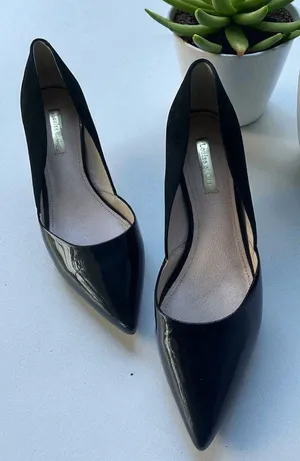 Louise et cie, women'S Black Leather pump Stilettos In size 7 thumbnail 1