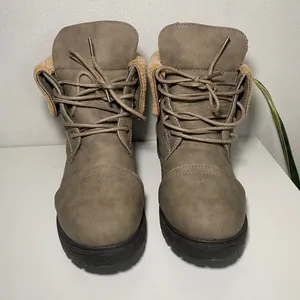 Women's Fleece Lined Boots Green Size 9 thumbnail 1