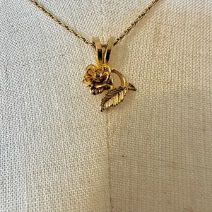 Trifari vintage gold tone flower pendant.necklace thumbnail 4