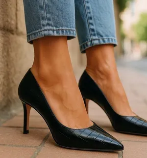 Isaac mizrahi Elegant Black Croc-Embossed Pumps thumbnail 1