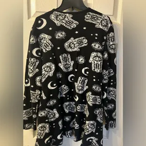 Hot Topic Black and White Patterned Women's Sweater thumbnail 2