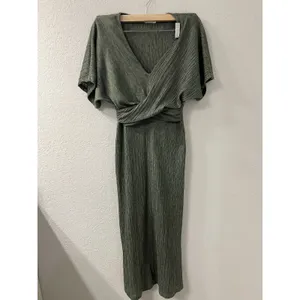 All In Favor Nwt Olive‎ Plisse Textured Dress Size S thumbnail 2