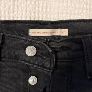 Levi’s Black Ribcage Straight Jeans  thumbnail 3