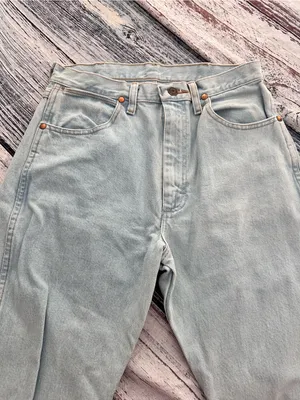 Vintage Wrangler Women's Light Wash Straight Leg Jeans - Pale Blue thumbnail 4