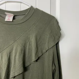 NWOT Mossimo Supply Co women’s‎ olive green ruffle long sleeve soft knit top M thumbnail 5
