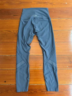 Lorna Jane Ankle Biter Grey Mesh Athletic Gym Leggings Sz S 💚🍄 thumbnail 3